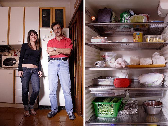 © Ambra Zeni, 2007, Milano, Famiglia che vai Frigo che trovi - Roberto e Viviana - VEDOVO CON FIGLIA